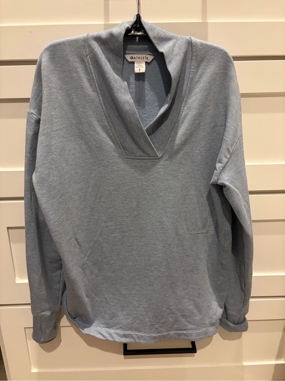 Athleta Women's Light Blue V-Neck Pullover Sweater